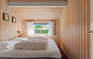 4 bedrooms, travel cot, free WiFi