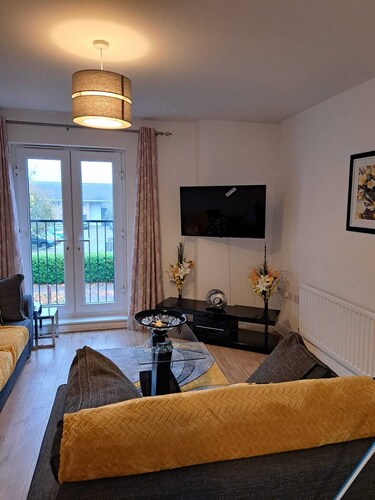 Home from Home Apartment 10 minutes to Sheerness Beach and Rochester Castle 