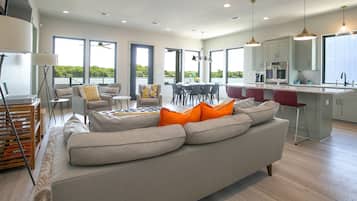 Smart TV, lareira, aparelho de som