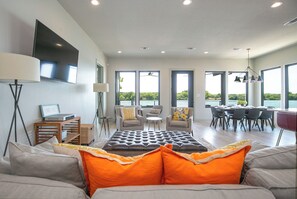 智能电视、壁炉、立体声音响