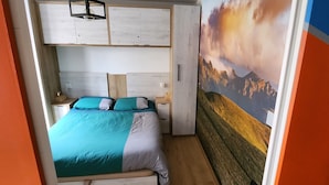 1 soverom, strykejern/-brett, wi-fi (inkludert) og sengetøy