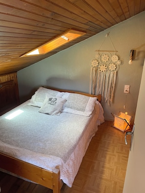 2 bedrooms, WiFi - Cosy mountain chalet- Saillagouse- Mountain view & hot-air balloons -   (Saillagouse)