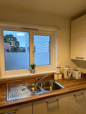 Innvendig. Charming Smart 1-bedroom apartment close to Sheerness beach/ WiFi and parking