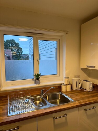 Charming Smart 1-bedroom apartment close to Sheerness beach/  WiFi and  parking 