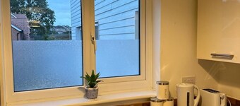 Charming Smart 1-bedroom apartment close to Sheerness beach/ WiFi and parking