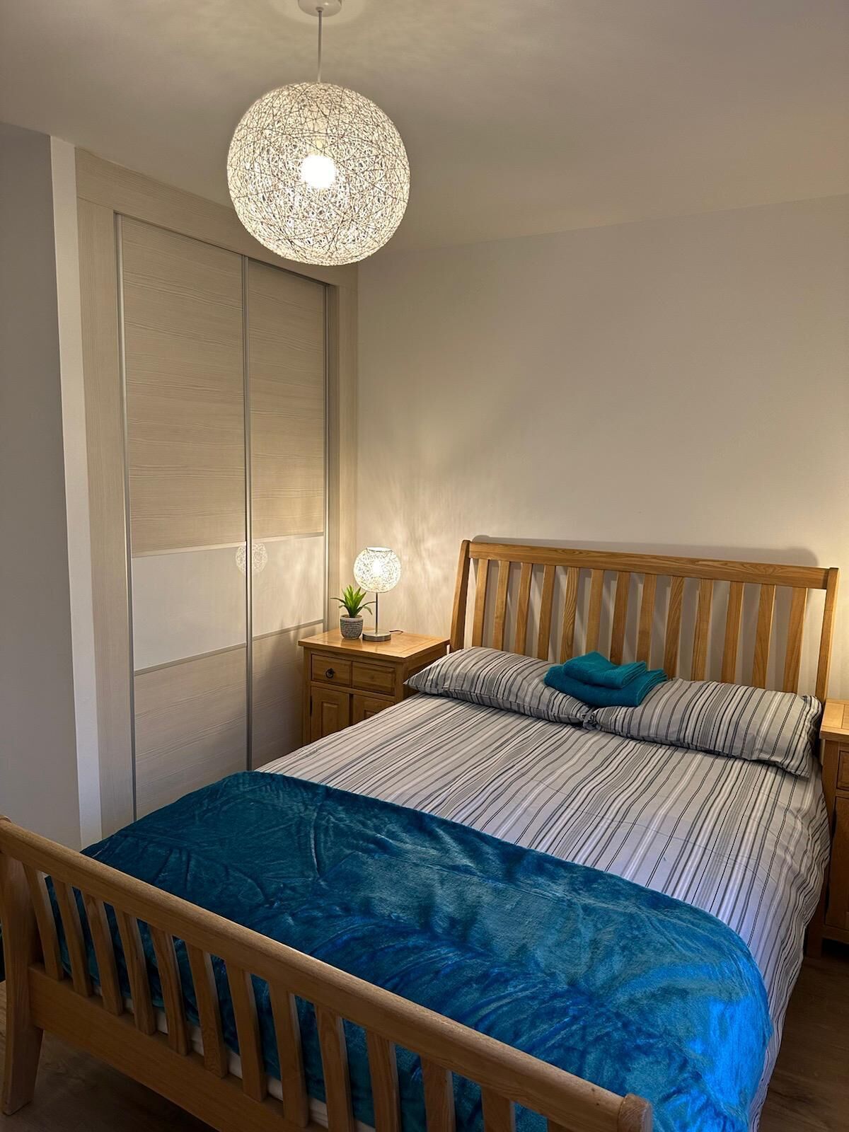 1 slaapkamer, een strijkplank/strijkijzer, wifi, beddengoed