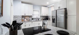 4 Bed 2 Bath Walk to Lakewood Restaurants & Shops