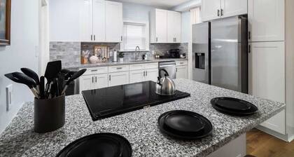 4 Bed 2 Bath Walk to Lakewood Restaurants & Shops