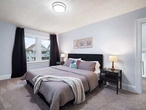 4 bedrooms, iron/ironing board, travel crib, free WiFi