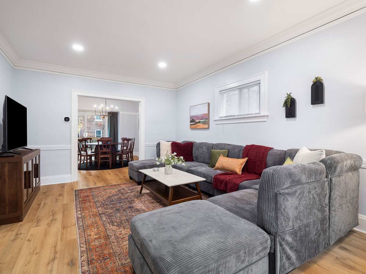 Smart TV, video games, ping pong, offices