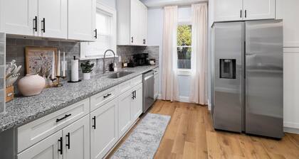 4 Bed 2 Bath Walk to Lakewood Restaurants & Shops