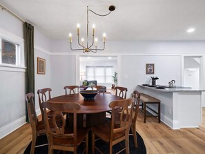 Dining - 4 Bed 2 Bath Walk to Lakewood Restaurants & Shops (Lakewood)