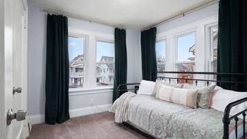 4 bedrooms, desk, iron/ironing board, travel crib