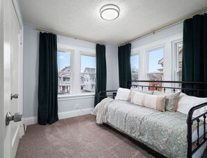 4 bedrooms, desk, iron/ironing board, travel cot