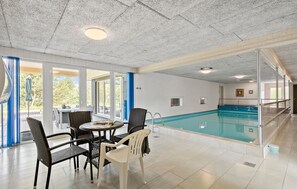 Indendørs pool