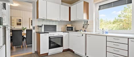 Frigorifero, forno, piano cottura, lavastoviglie