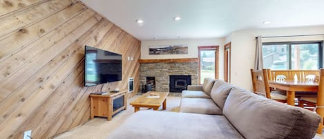 TV, fireplace