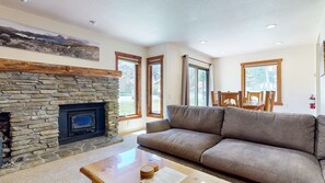 TV, fireplace - NEW! Snowcreek II #279 (1-Bedroom Condo) with Pool and Mountain view - Pets Allowed (Mammoth Lakes)