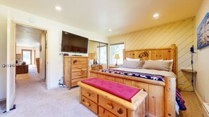 1 bedroom, iron/ironing board, WiFi, bed sheets - NEW! Snowcreek II #279 (1-Bedroom Condo) with Pool and Mountain view - Pets Allowed (Mammoth Lakes)
