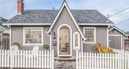 Peaceful, Updated Cottage. Walk to Town & Beach.