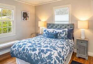 2 室のベッドルーム、アイロン / アイロン台、WiFi (無料)、ベッドシーツ