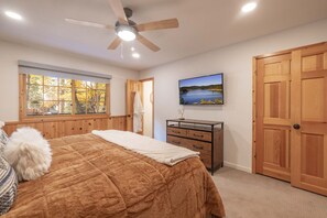 3 bedrooms, desk, iron/ironing board, travel cot