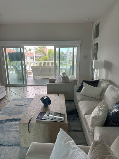 Beautiful 4-bedroom house in Marco Island with WiFi with southern pool exposure