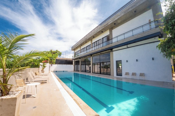 Kolam renang outdoor