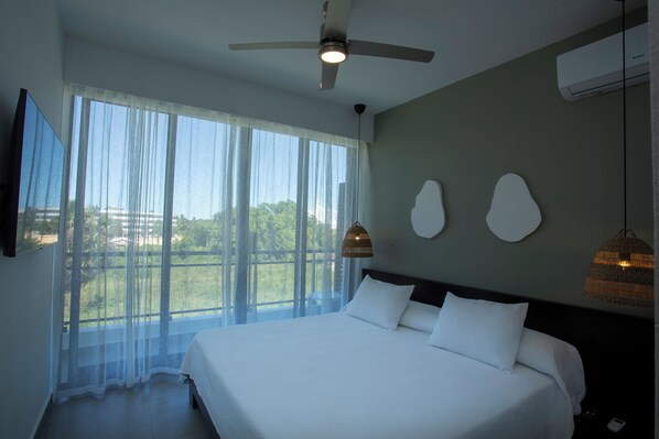 Espacio para trabajar con laptop y wifi gratis 