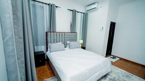 3 chambres, fer et planche à repasser, Wi-Fi, draps fournis