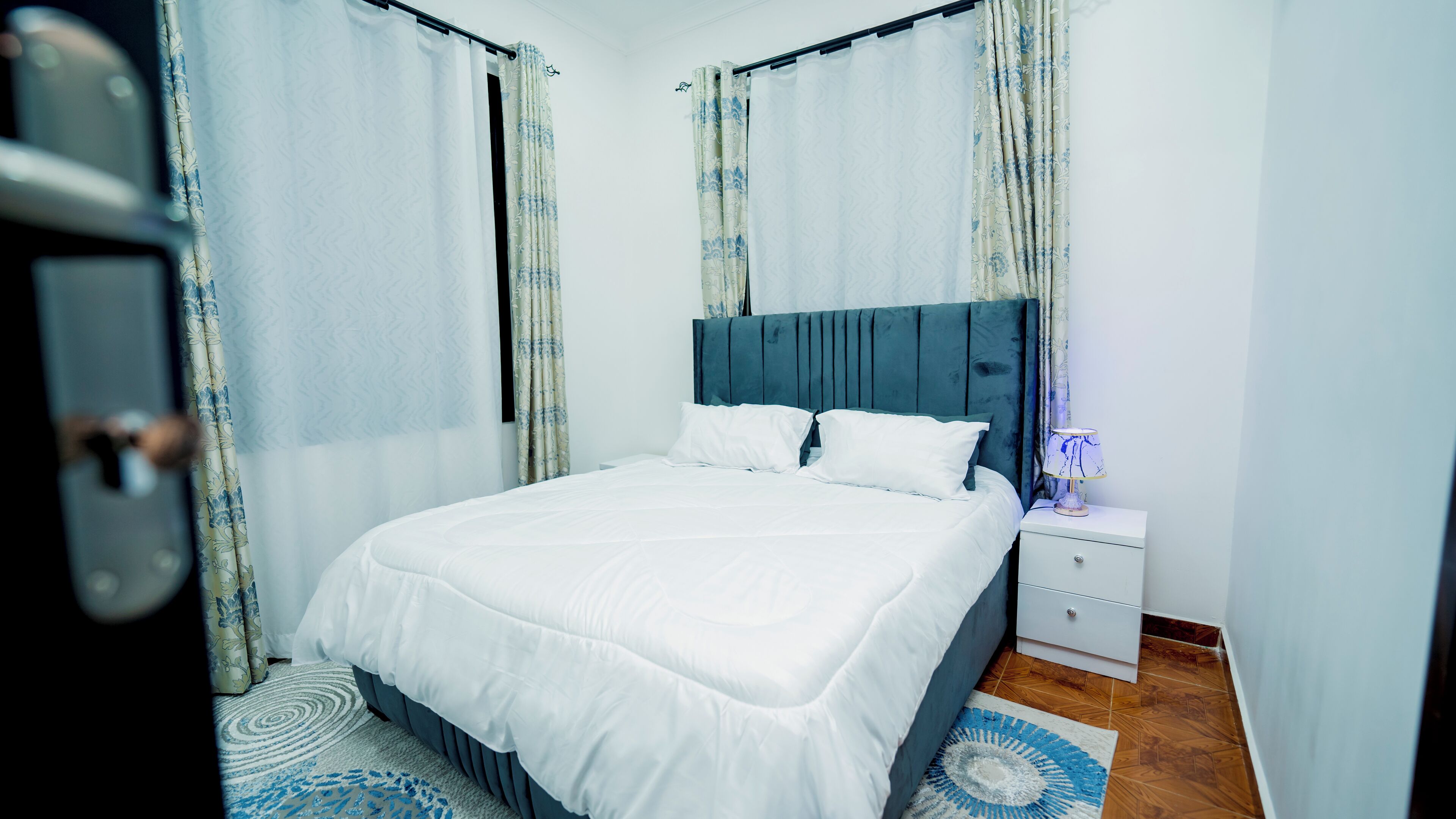 3 slaapkamers, een strijkplank/strijkijzer, wifi, beddengoed