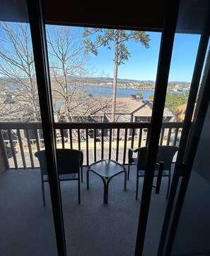 Interior - Cozy 1-bedroom condo in enchanting Hot Springs with balcony (Hot Springs)