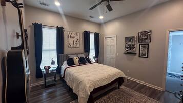 3 bedrooms, iron/ironing board, free WiFi, bed sheets