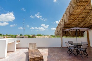 Outdoor dining - Penthouse with Jacuzzi in Ibiza, Punta Cana (Punta Cana)