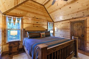 4 bedrooms, iron/ironing board, WiFi, bed sheets - Family Party! Sleeps 12. Gameroom, very spacious, 1.5 acres, multiple fireplaces (Broken Bow)