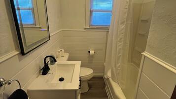 Hårføner, håndklær, såpe og toalettpapir