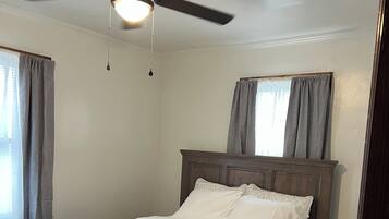 2 bedrooms, iron/ironing board, WiFi, bed sheets