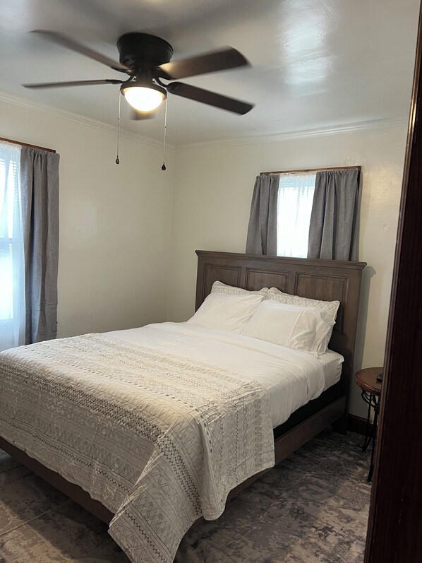 2 bedrooms, iron/ironing board, WiFi, bed sheets