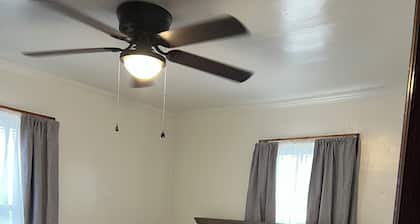 That's Amore! - Cozy 2-bedroom apartment in charming Steubenville with WiFi, AC