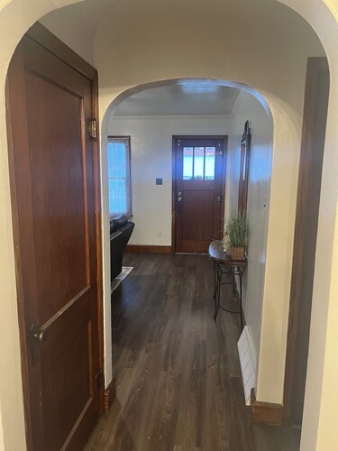 That's Amore! - Cozy 2-bedroom apartment in charming Steubenville with WiFi, AC