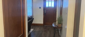 That's Amore! - Cozy 2-bedroom apartment in charming Steubenville with WiFi, AC