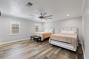 5 chambres, fer et planche à repasser, Wi-Fi gratuit, draps fournis