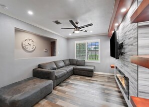 スマートテレビ、暖炉