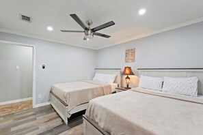 5 室のベッドルーム、アイロン / アイロン台、WiFi (無料)、ベッドシーツ