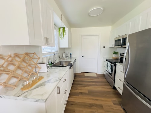 Lovely Beachside Oasis 2BD Unit in Port Dover