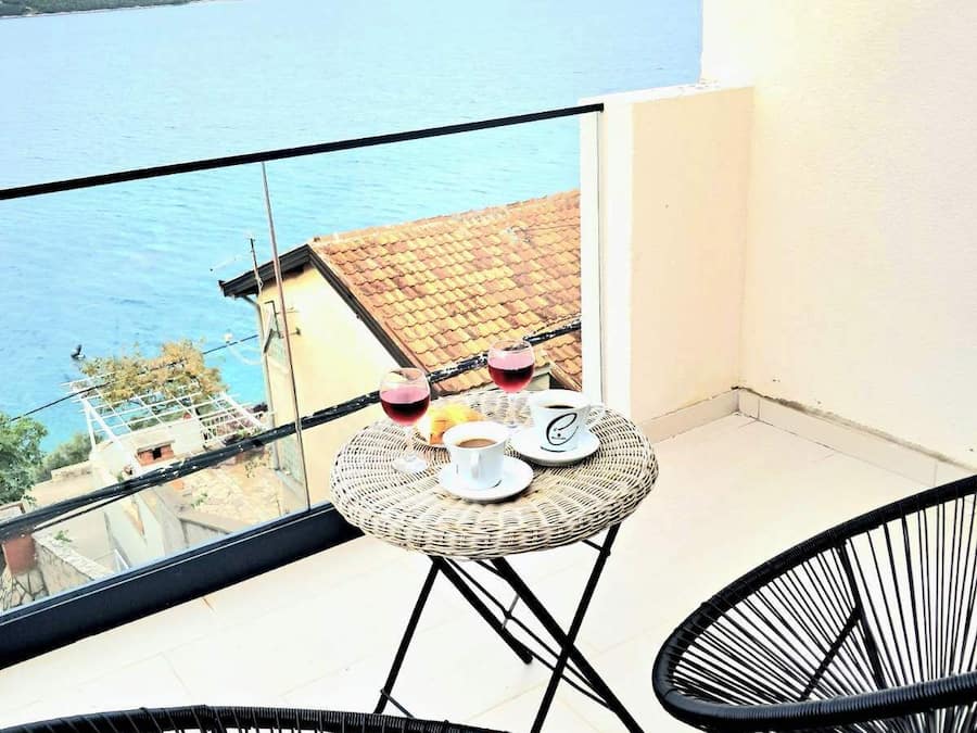 Deluxe-huoneisto, merinäköala | Terassi/patio