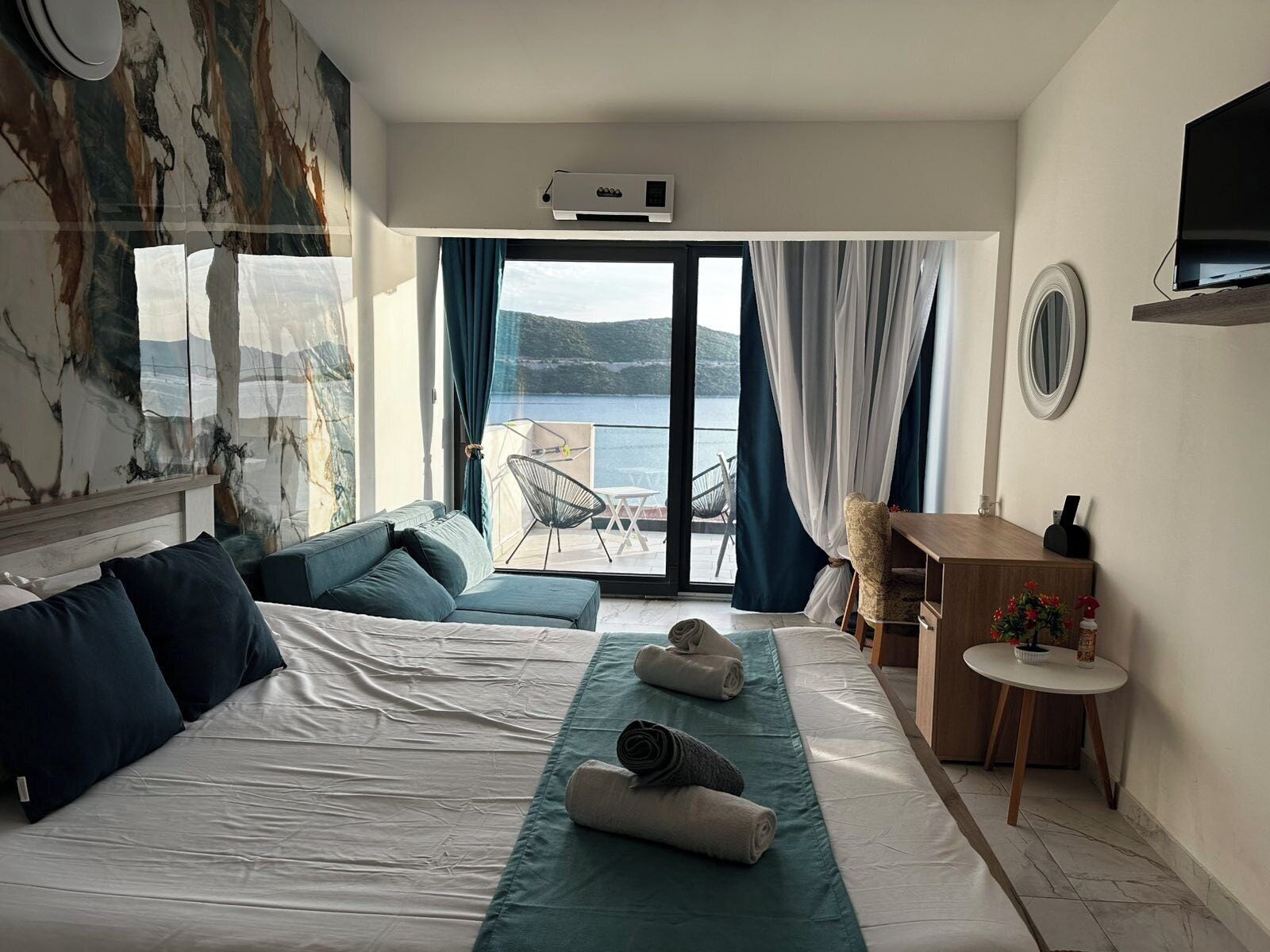 Deluxe Apartment, Sea View | 1 bedroom, free WiFi