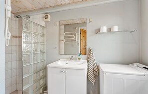 Shower - 2 bedroom stunning home in Bagenkop (Bagenkop)