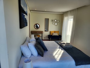 3 bedrooms, desk, iron/ironing board, travel cot