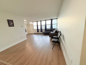 Smart TV - FULLY FURNISHED 1BHK IN THE HEART OF THE CITY , GREATER TORONTO AREA (Toronto)